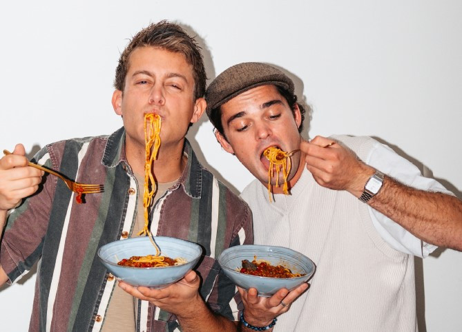 Van afrodisiaca tot vunzige burgers: date-kookboek van Cupid Chefs ...