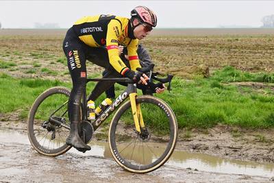 “Het is bijna lachwekkend wat Adrie zegt”: Wout van Aert voelt zich niet top en schuift één favoriet naar voren voor Parijs-Roubaix