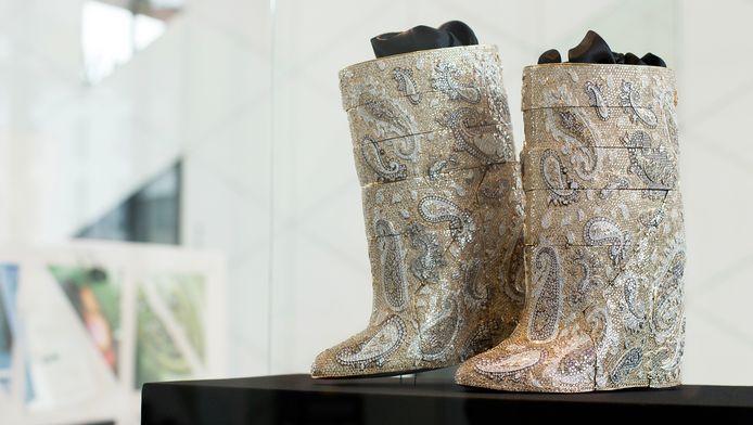 бриллиантовые сапоги. дорогие сапоги. золотые туфли джузеппе занотти женские. самые дорогие мужские сапоги в мире. самые дорогие сапоги.