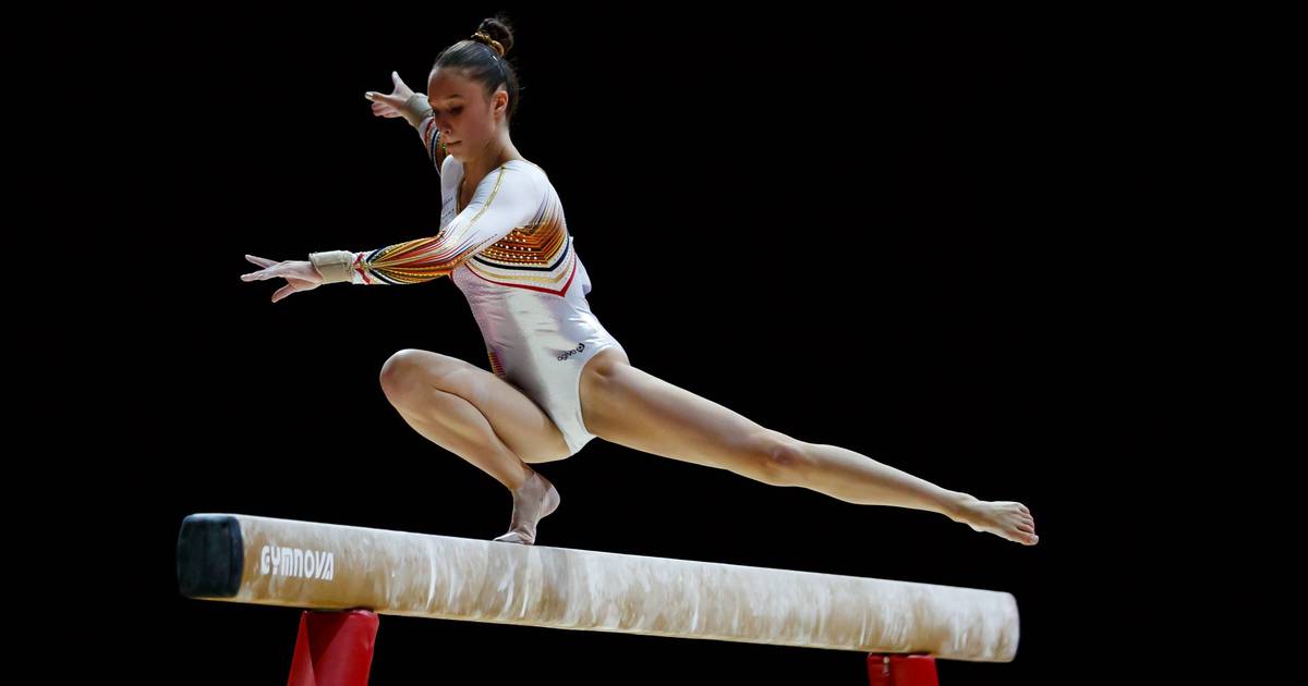 Mondiaux de gymnastique: Nina Derwael échoue au pied du podium à la poutre,  la Chinoise Liu Tingting titrée - Le Soir