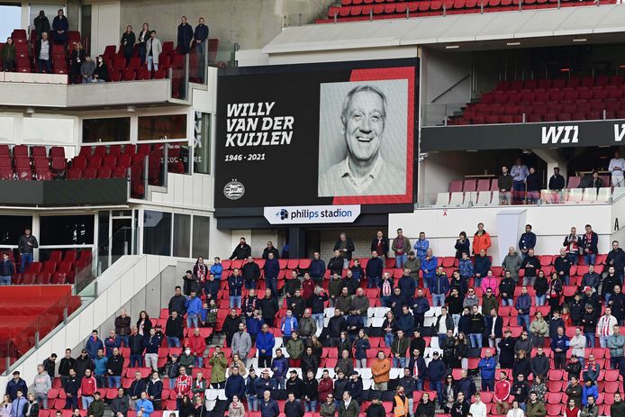 Een minuut stilte voor Willy van der Kuijlen.