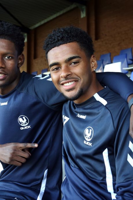 Klasgenoten Issac (19) en Enoch (20) verruilen Quick voor ADO: ‘Jij de voorzetten, ik de goals’