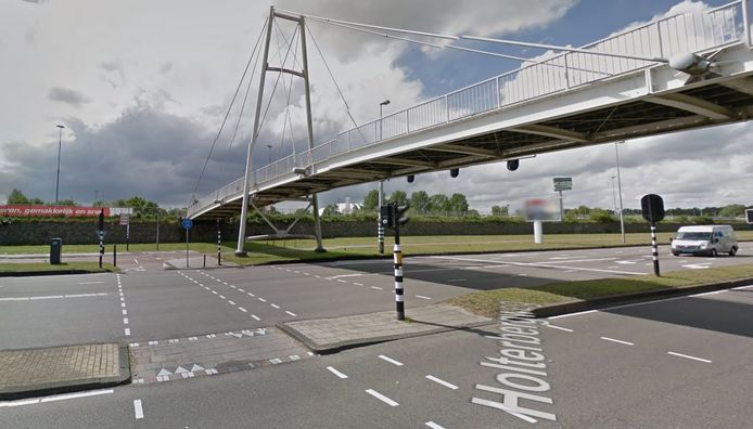 Voetgangersbrug over de Holterbergweg in Amsterdam.