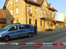 Familiedrama in Duitsland: zoon (26) schiet vader, moeder en andere familieleden dood voor ogen van tieners