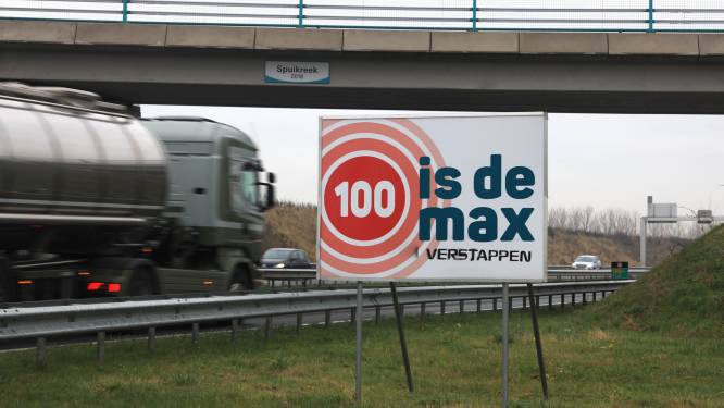 Ode aan Max Verstappen langs Tractaatweg: wil de dader van deze grap zich vliegensvlug melden?