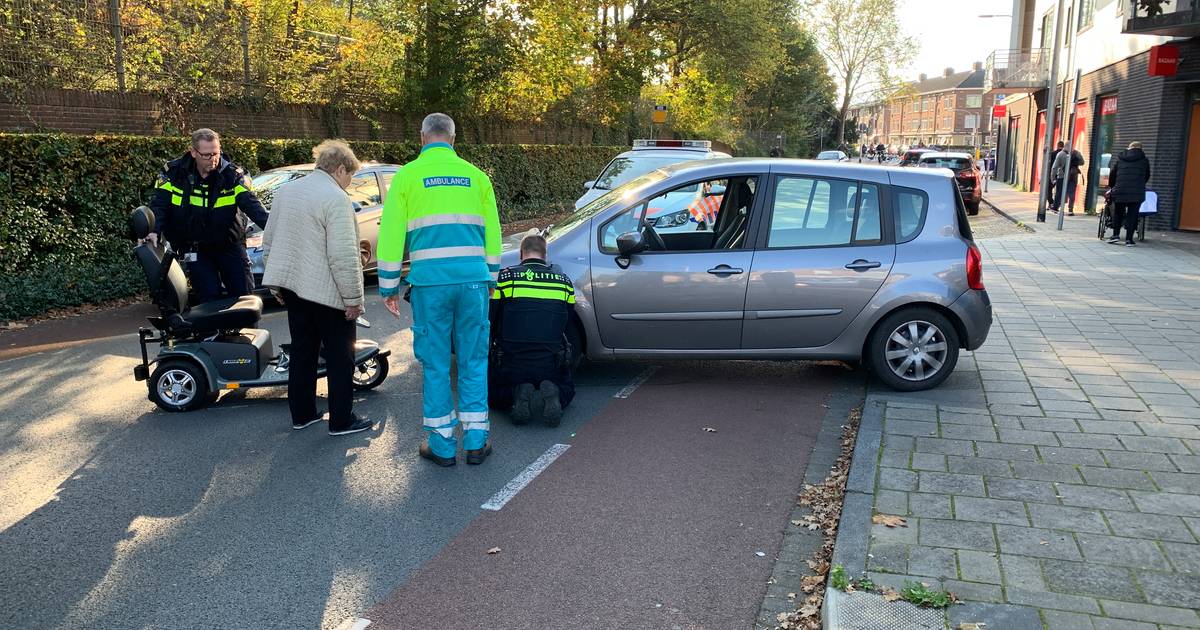 Scootmobielrijdster gewond bij aanrijding in Deventer.