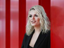 Davina Michelle tikt 1 miljoen volgers aan op YouTube