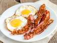 Spek met eieren als ontbijt vandaag? Vleeschef tipt hoe je het vlees zo krokant mogelijk bakt in 1-2-3: “Dunne lapjes worden sneller gaar”
