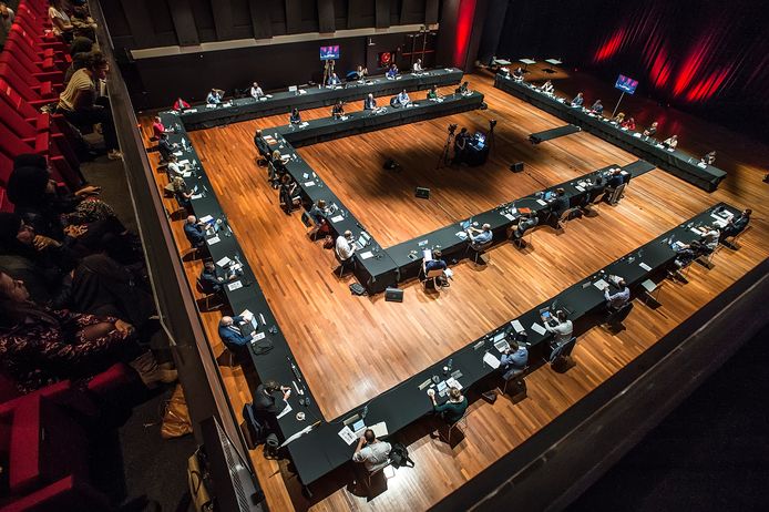 Vanwege de coronacrisis vergaderde de gemeenteraad van Breda vorig jaar eenmalig in een zaal in het Chasse Theater.