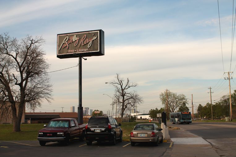 De neonreclame van Billy Ray in Tulsa, die het al twaalf jaar niet meer doet.  Beeld Seije Slager