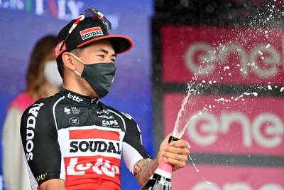 Ewan wint al vierde keer in Giro, maar herinneringen heeft hij niet: “Waar ben ik hier eigenlijk?”