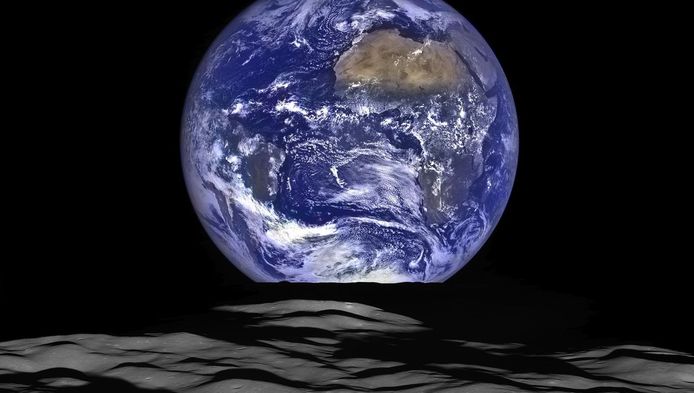 NASA geeft fantastische foto de Aarde achter de maan vrij | Wetenschap Planeet | hln.be