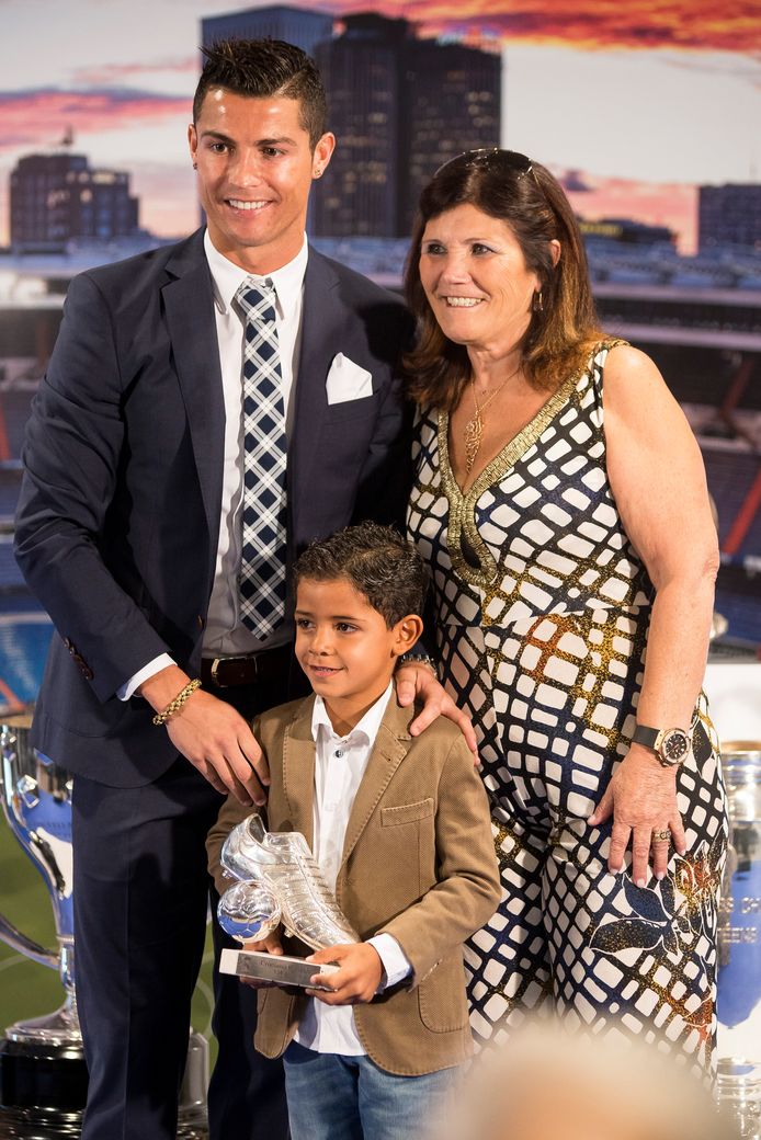Dolores Aveiro met Ronaldo en diens zoontje Cristiano Ronaldo Junior.