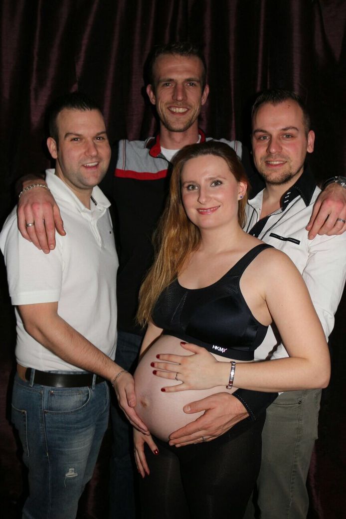 Roy en Leon met Fabiënne en Matthijs, die hun kinderwens laten uitkomen.