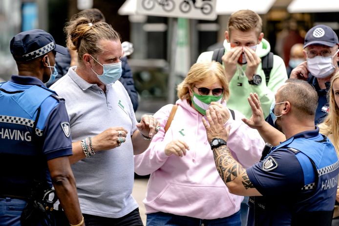 De gemeente Rotterdam gaat, net als in Amsterdam, het verplicht dragen van een mondkapje in grote delen van de stad handhaven.