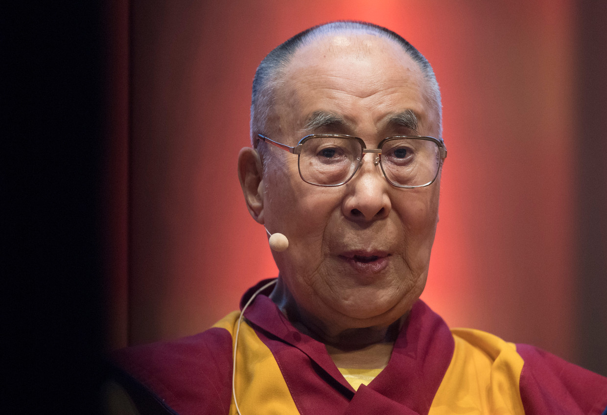 De dalai lama hield afgelopen week een rondreis door Europa. Beeld Boris Roessler/dpa