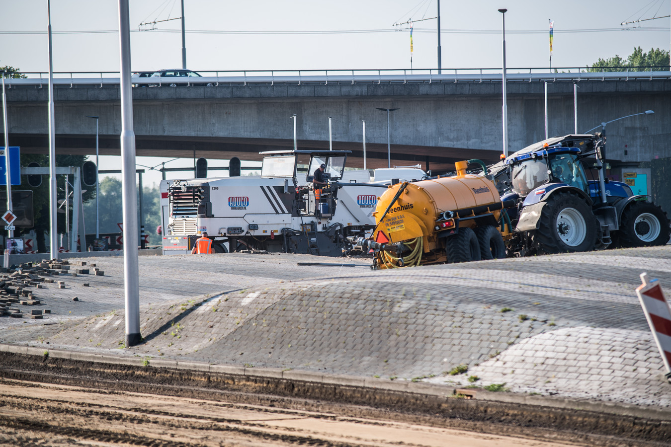 Tegelijk met afsluiting snelweg A12 werkt Arnhem aan de weg Foto