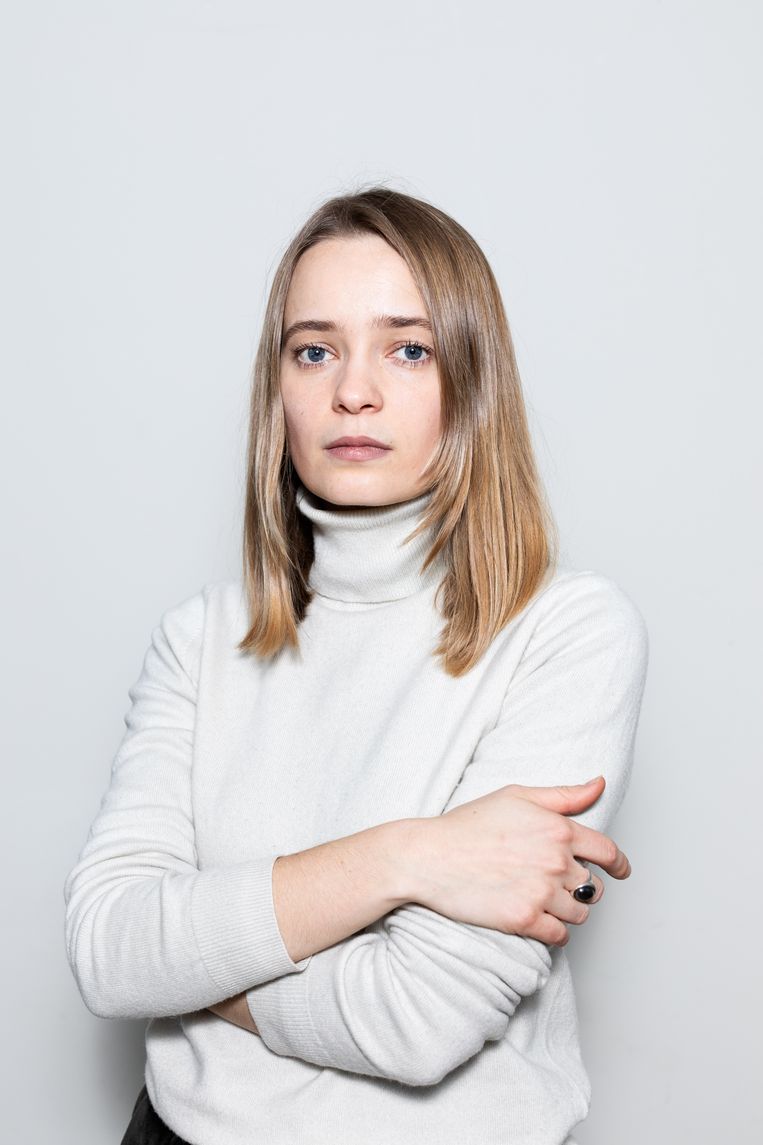 Activist en kunstenaar Paulina Siniatkina (33) uit Moskou: ‘Ik hou van mijn land, maar sinds de oorlog voelt het alsof de lucht er vergiftigd is.’ Beeld Nina Schollaardt