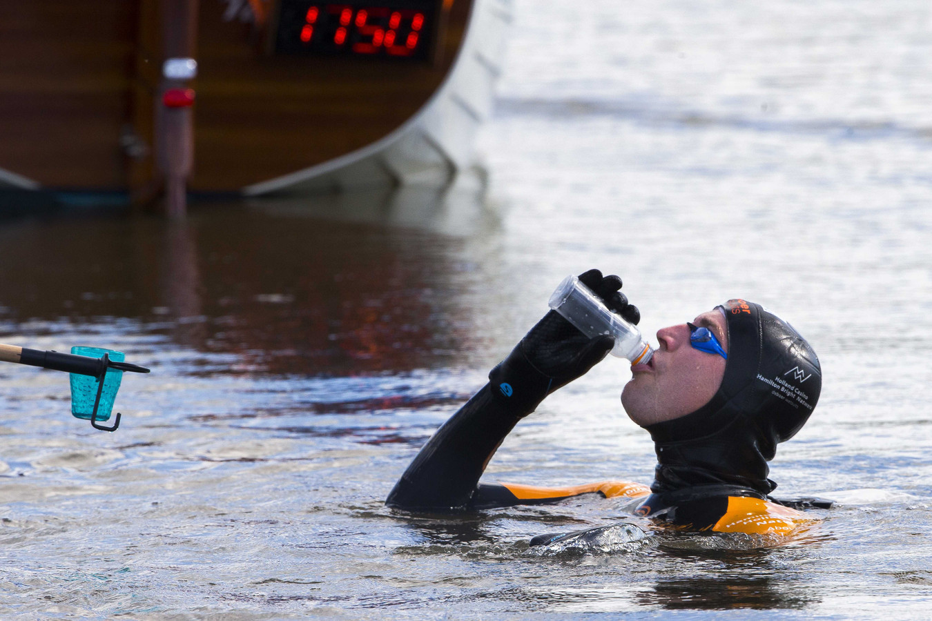 Volg Maarten van der Weijden tijdens zijn 11stedenzwemtocht Maarten is op weg Foto AD.nl
