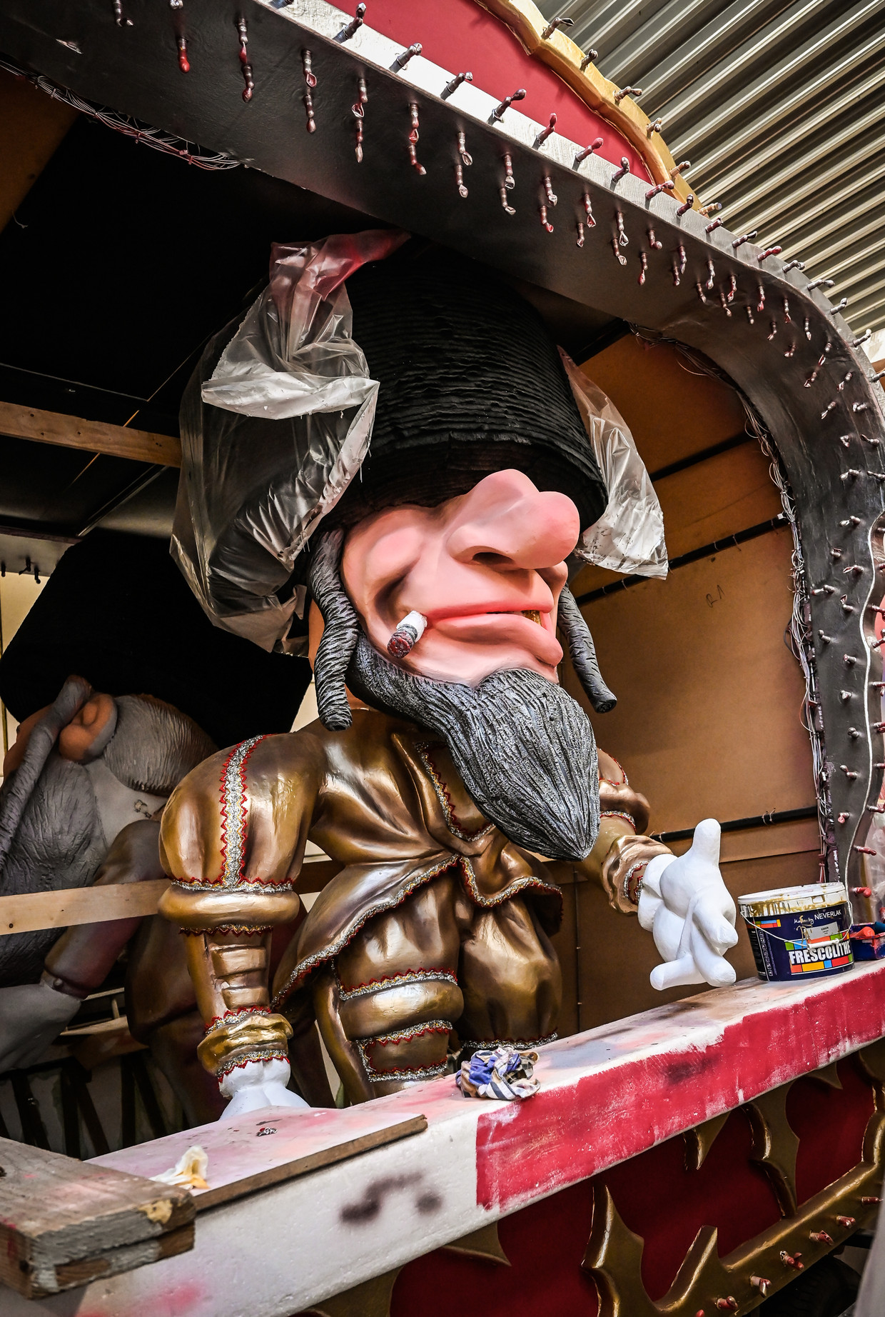 'Carnaval is – hoe onnozel ook – een duidelijk afgebakend ritueel waar iedereen vegen uit pan krijgt', vindt lezer Alain Franzolini. Beeld Joel Hoylaerts - Photo News