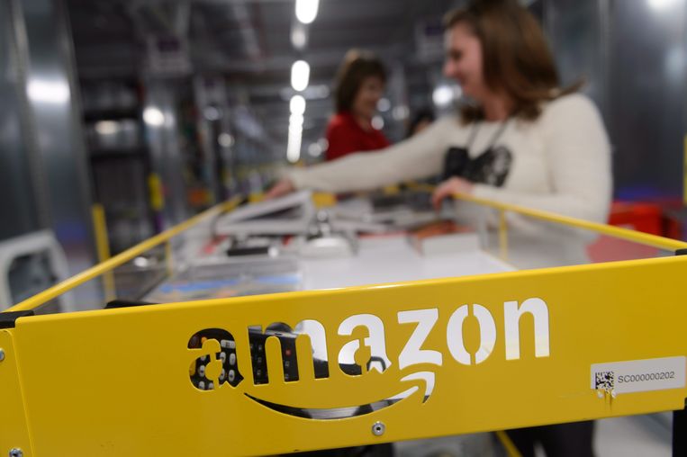 Amazon zet zwaar in op supermarkten zonder kassa's. Persbureau Bloomberg meldt op basis van ingewijden dat de webwinkelreus er de komende jaren zo'n 3000 wil openen.  Beeld EPA
