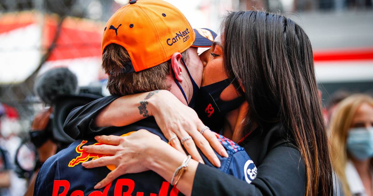 Braziliaans model Kelly Piquet (32) steelt de show tijdens gloriedag