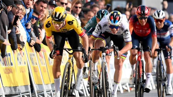 Primoz Roglic deelt Remco Evenepoel eerste tikje uit in Ronde van Catalonië