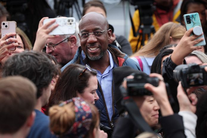 De Democratische senator Raphael Warnock uit Georgia heeft zijn zetel weten te behouden.