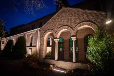 Donker, ‘sociaal onveilig hol’ in hart van Elst is niet meer. Nu moeten alleen de bomen nog even weg