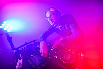 DJ Sebace uit Borne: old school in muzieksmaak, mixen als een jonkie