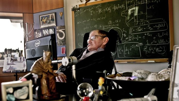 Hawking op een foto van december 2011.