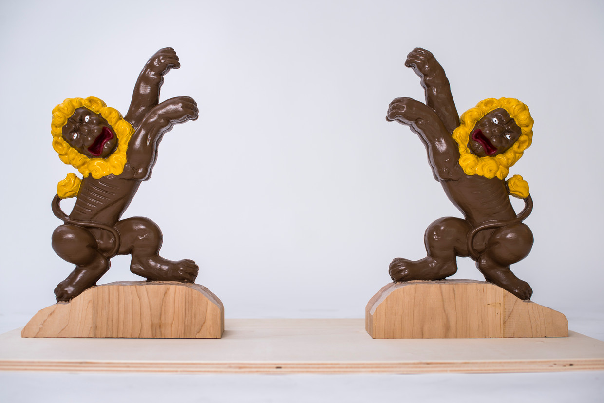 Workum: Cornelia Parker (Groot-Brittannië), De woeste leeuwen van Workun Beeld Team Horsthuis