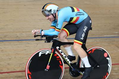 LIVE WK WIELRENNEN. Niels Verschaeren verovert eerste Belgische medaille in paracycling, Degrendele naar herkansing keirin