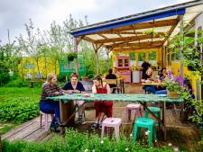 Kamperen in een tentje? Campings worden steeds luxer: ‘Kinderen hier welkom vanaf 14 jaar’ 
