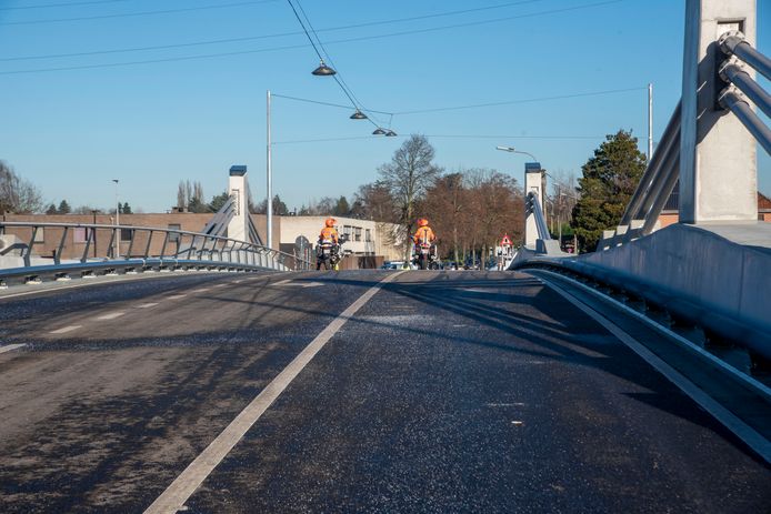 De nieuwe Bergwijkbrug is sinds dinsdagnamiddag open voor het verkeer.