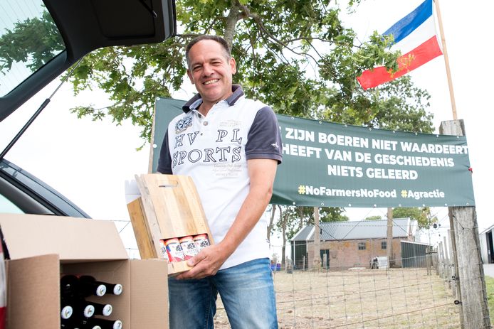 Met een eigen protestpils wil akkerbouwer Erik Hanse uit Ouwerkerk de discussie in de Nederlandse huiskamers voeden.