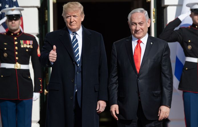 De Amerikaanse president Donald Trump en de premier van Israël Benjamin Netanyahu gisteren bij aankomst aan het Witte Huis.