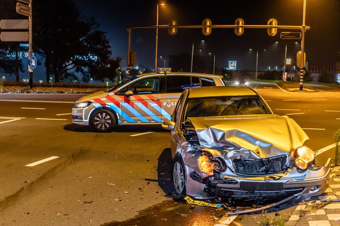 Aanrijding taxi en auto in Tilburg.