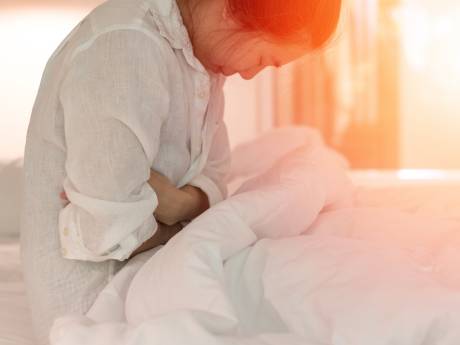 “Les douleurs intenables pendant les règles ne sont pas normales”: comment savoir si l’on souffre d’endométriose?