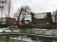 Zijgevel van huis in Brielle stort in: ‘We hoorden een ontiegelijke knal’ 