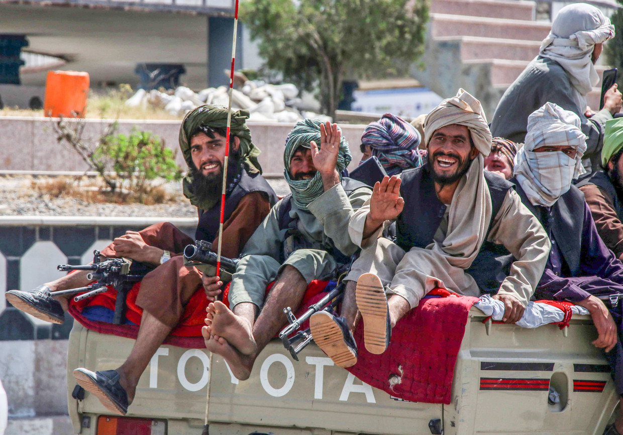 De taliban trekken Kandahar binnen nadat de Amerikaanse troepen zijn vertrokken. Beeld EPA