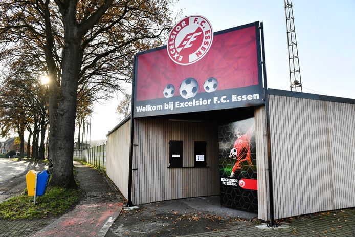 Ondanks de hele heisa van de afgelopen dagen wil Jochem Bergmans Excelsior Essen morgen voor eigen volk naar het behoud loodsen.