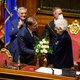 Holocaustoverlevende draagt voorzittersstoel in Italiaanse Senaat over aan Mussolini-fan