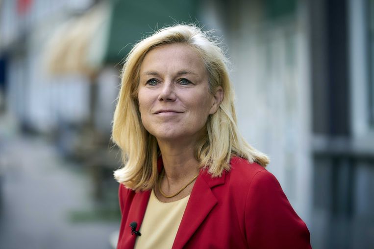 Minister Sigrid Kaag voor buitenlandse handel en ontwikkelingssamenwerking staat de pers te woord over het lijsttrekkerschap van D66.  Beeld ANP