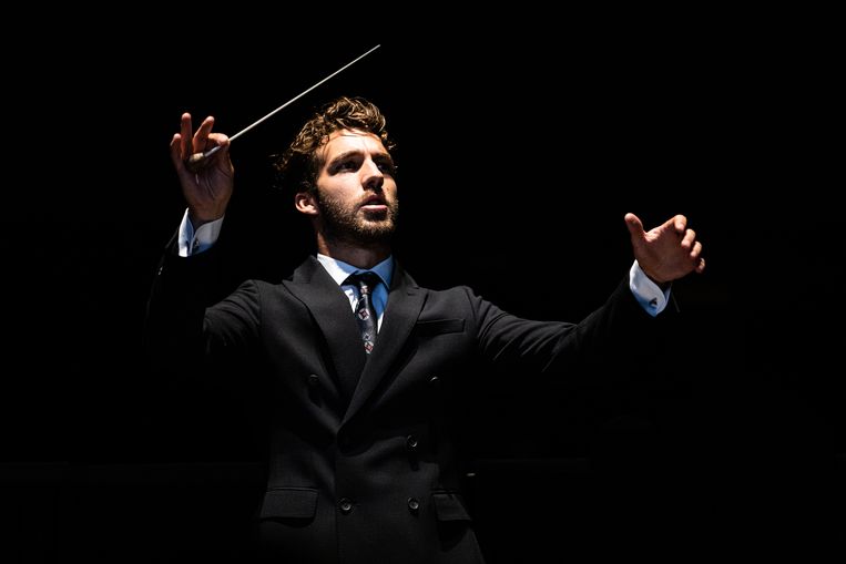 Lorenzo Viotti, chef-dirigent van het Nederlands Philharmonisch Orkest. Beeld Melle Meivogel
