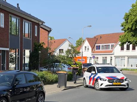 Fietsster naar ziekenhuis na aanrijding met auto in Oldenzaal