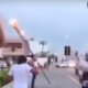 Bizar: oma steekt bezem aan met Olympisch vuur (filmpje)