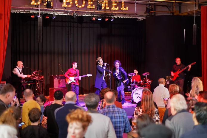 Tilburg - 08-02-2020 - Pix4Profs / Johan Wouters - The Voice Family deelnemers The Djays treden op in De Boemel te Tilburg.