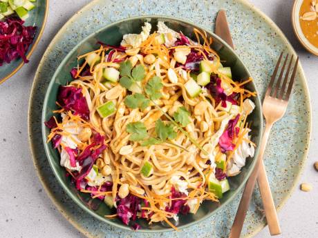 Wat Eten We Vandaag: Noedelsalade met pindadressing