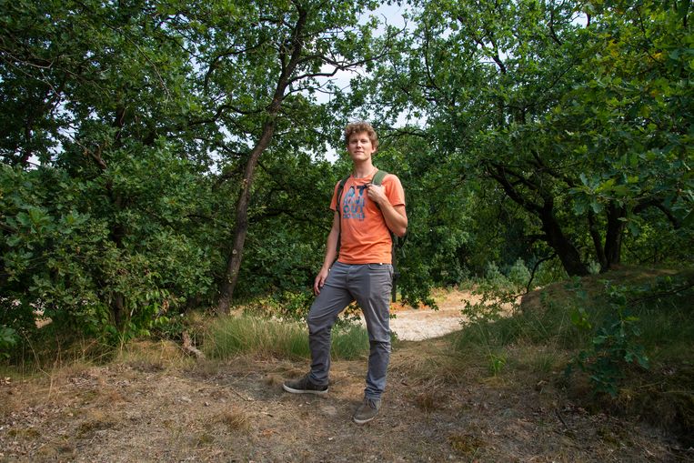 Thomas Hontelez: 'Hoewel ik niet als pelgrim was vertrokken, zagen de mensen onderweg mij wel steevast als pelgrim, en zo begon ik me ook steeds meer te voelen.' Beeld Foto Roos Pierson